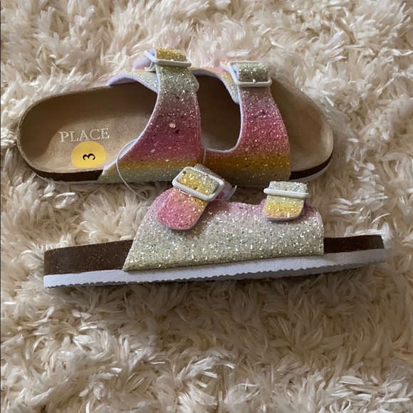 NEW✨PLACE Sandals - Picture 9 of 11